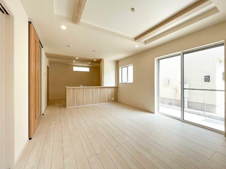 居間・リビング インテリアショップで見掛けた「あの家具」も置ける、ゆったりとした空間。時に広さが上質な寛ぎの時間になる事も。