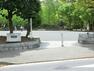 公園 富岡公園 遊具は特になく、スポーツやウォーキングなどがメイン。今では少ない壁当て練習ができる公園。