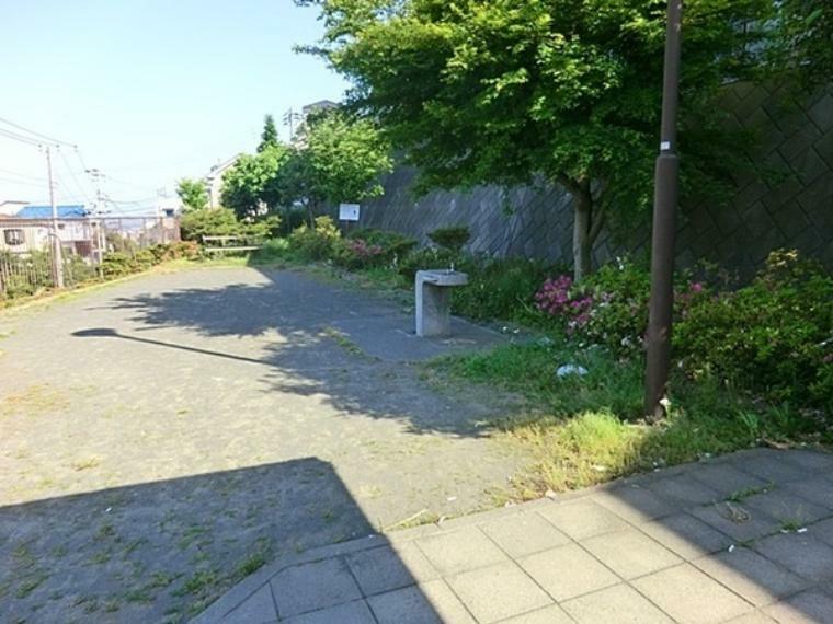 公園 蒔田見晴らし公園 蒔田見晴らし公園からはみなとみらい地区、ベイブリッジが遠望できます。夜景もとてもきれいですよ。