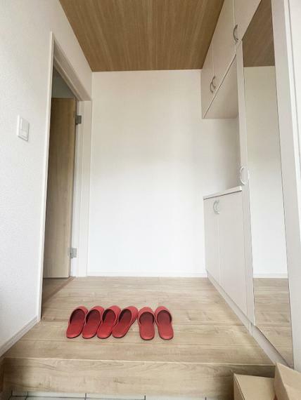 玄関 靴がしっかり収まるから、散らかりがちな玄関もスッキリ。