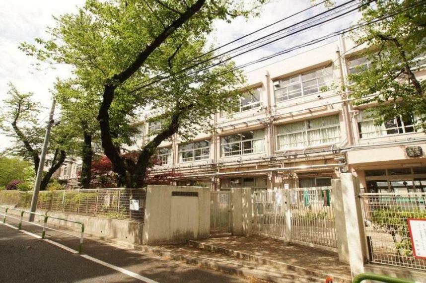 中学校 世田谷区立桜丘中学校 徒歩18分。