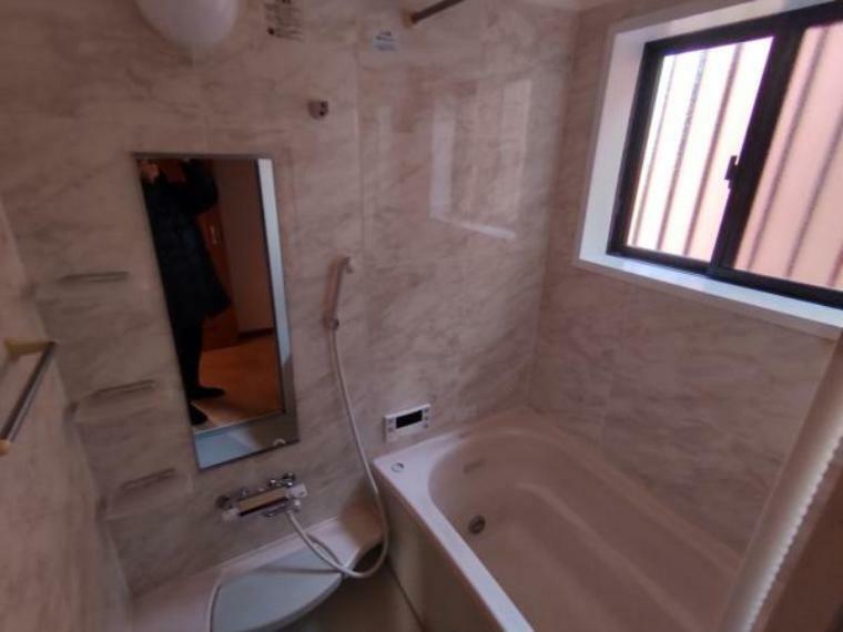 【現況】浴室です。平成19年2月に前所有者にて全面改装した際に新設したものです。