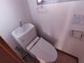 トイレ 【現況】トイレです。平成19年2月に前所有者にて全面改装を行った際に新設したものです。