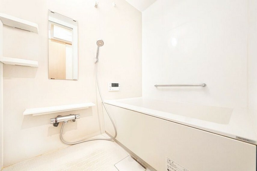 浴室 【浴室】画像はCGにより家具等の削除、床・壁紙等を加工した空室イメージです。