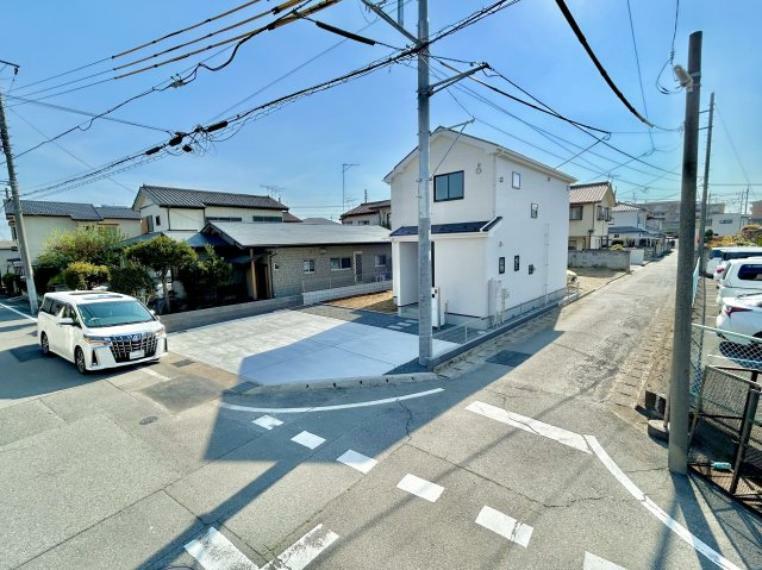 現況写真 閑静な住宅地で子育て家族にピッタリ。毎日のお散歩も快適な緑に恵まれたエリアで、自然に包まれた穏やかな暮らしを実現するための、ゆとりある住環境が整っています。