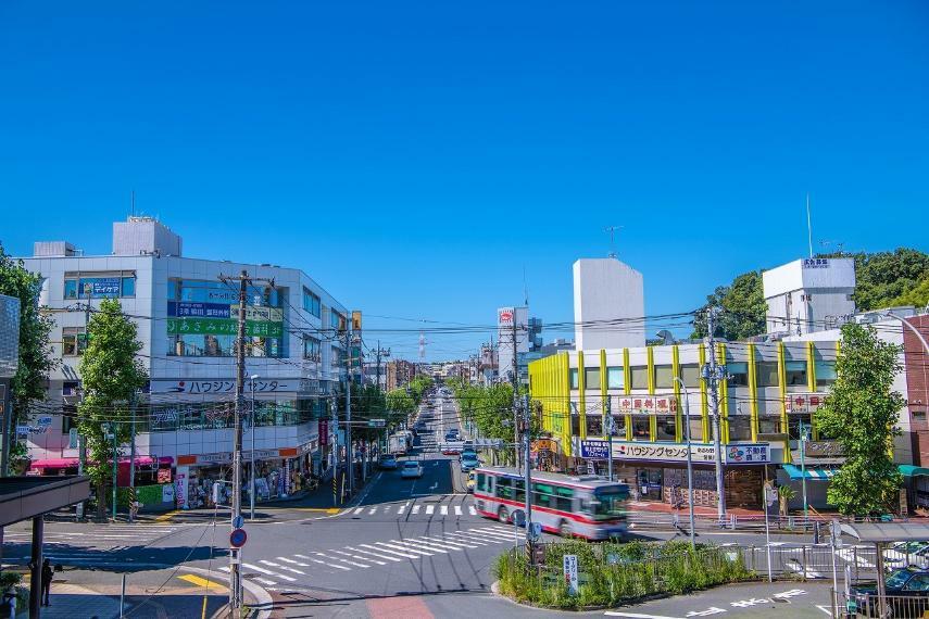 あざみ野駅（●洗練されたイメージで人気のあざみ野。市営地下鉄延伸計画で、さらなる利便性の向上が期待される注目のエリアです！田園都市線と2路線の乗り入れで都心・横浜方面へのアクセスも良好です●）