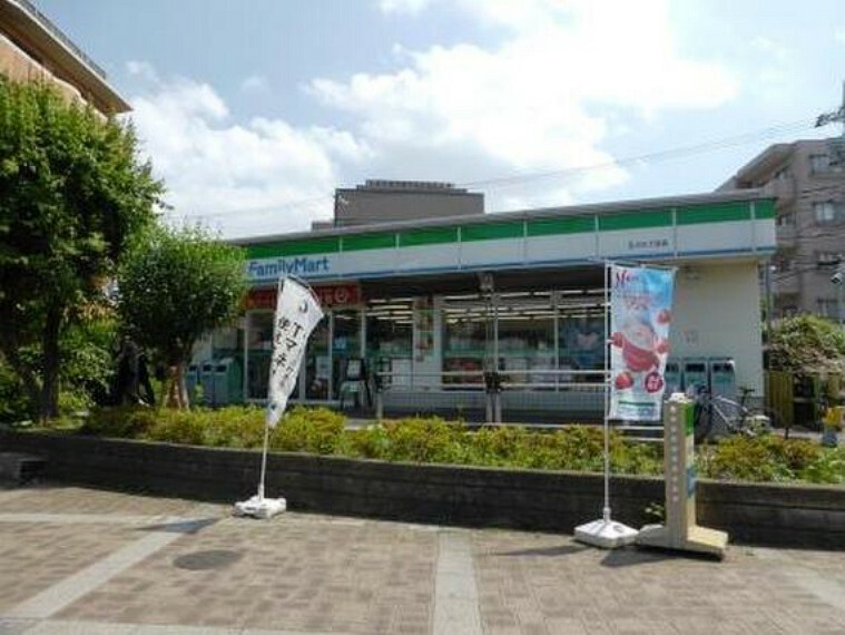 コンビニ ファミリーマート玉川三丁目店