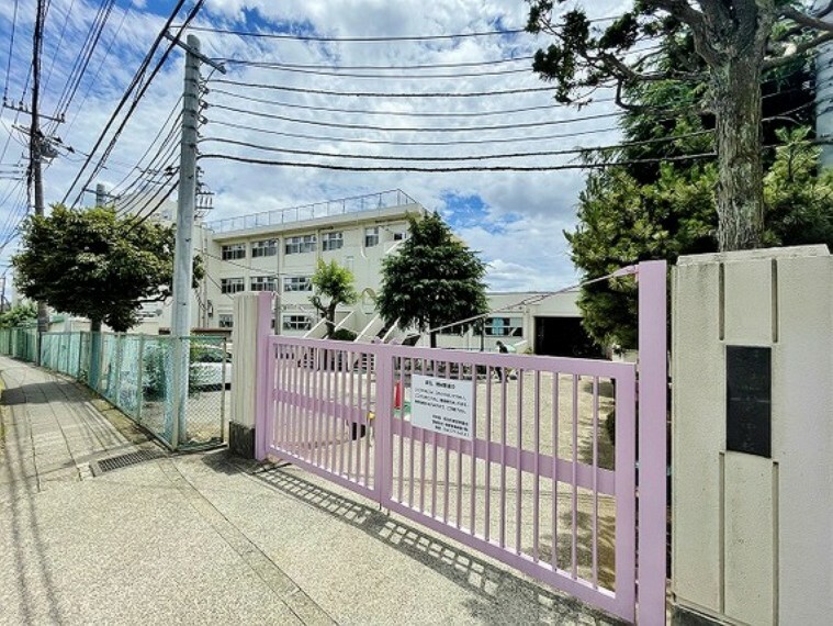 中学校 町田市立町田第三中学校　距離約900m