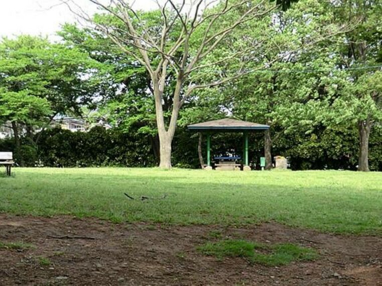 公園 小山台遺跡公園まで約405m