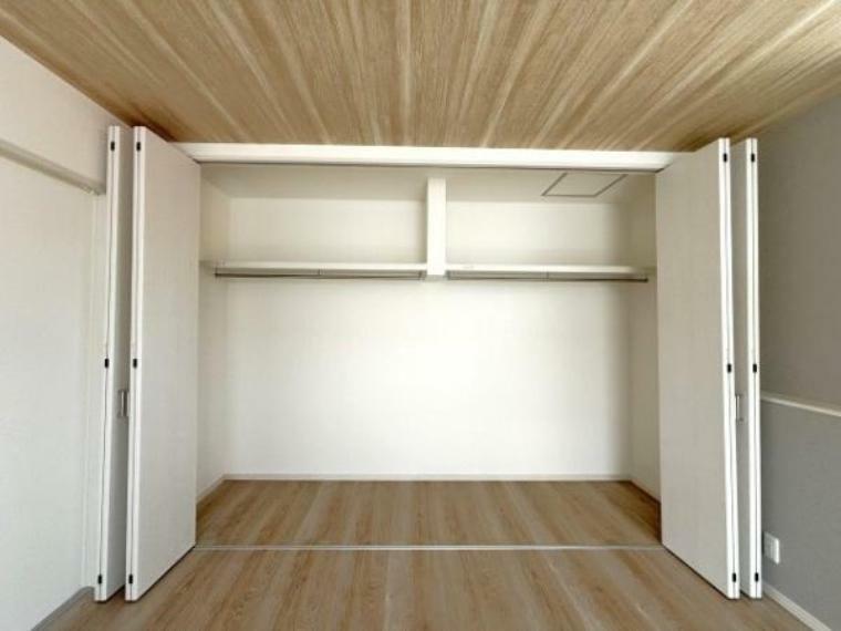 同仕様写真（内観） 寝室収納。クローゼット。収納力もあり、お部屋を広く使うことができます。