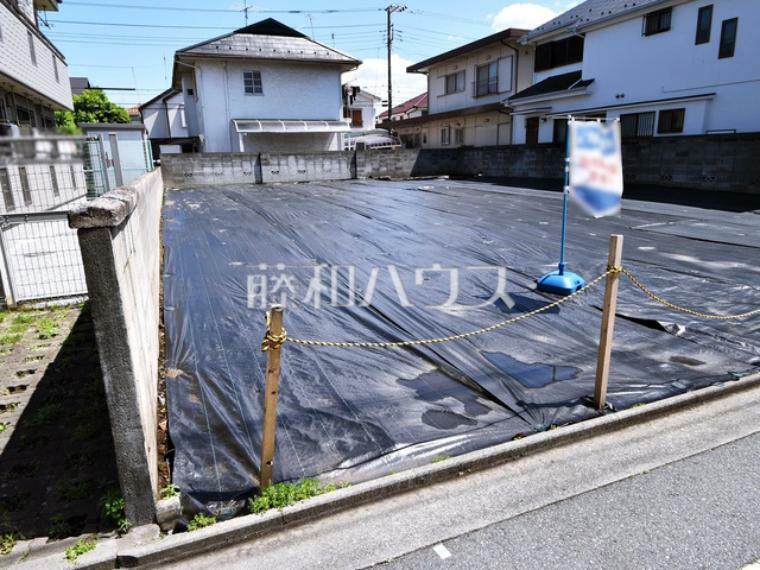 現況写真 現場風景　【武蔵野市吉祥寺東町3丁目】 土地面積約44.78坪とゆとりある広さで、カースペースも2台可能（車種による）。2台所有のご家庭や、普段使い用と趣味のお車の2台所有しても安心です。