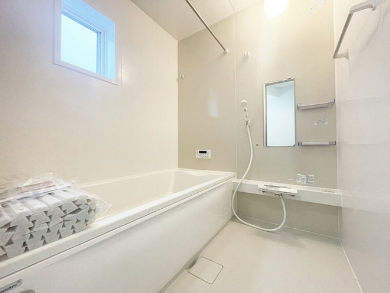 浴室 【浴室】1坪以上ある浴室でゆったりリラクゼーション！常に温かいお風呂に入ることができ、水道代の節約にもなる追焚機能付！