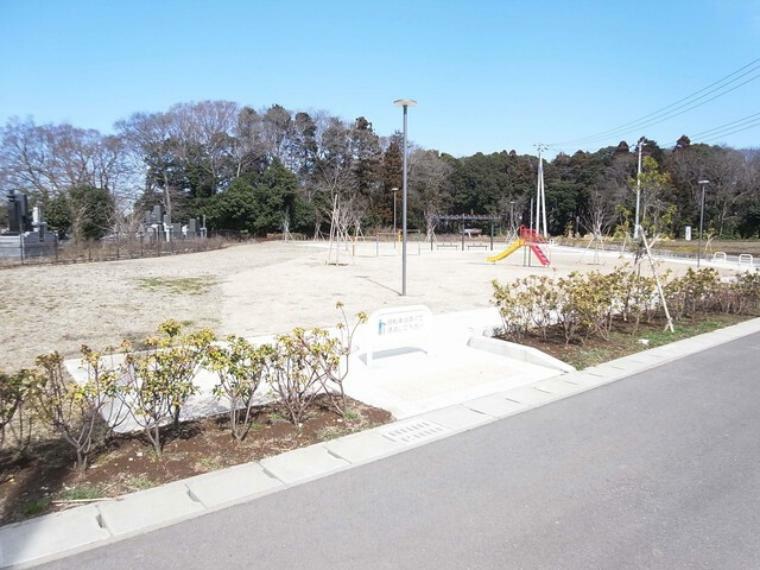 公園 （4号街区公園）徒歩6分