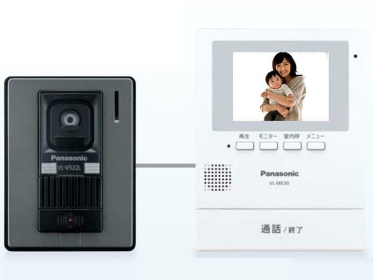 【テレビドアホン（Panasonic）】 室内のモニターで来訪者を確認し応答可能。録画機能（静止画）つきなので、留守中の来訪者も後から確認できます。LEDライトも搭載。