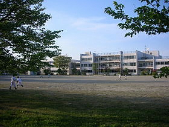 小学校 吉岡小学校　1800m　徒歩23分