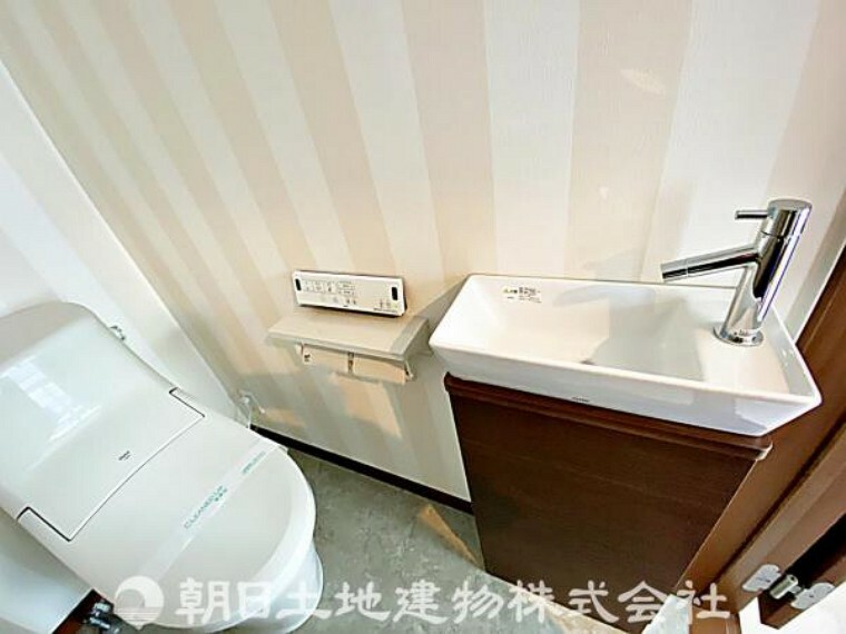 洗面化粧台 トイレにも洗面台が設置されています。