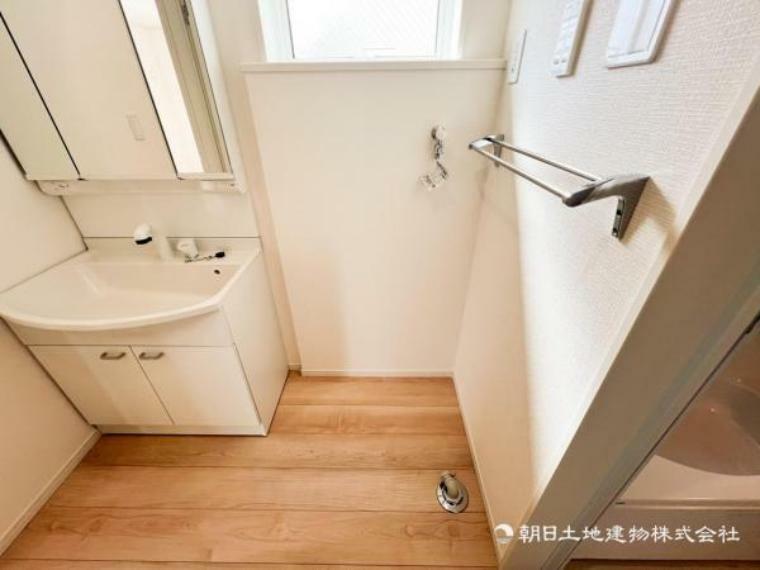 ランドリースペース 【洗面台】小物もしっかりしまえる収納付き。毎日、便利にご使用いただける 洗面です。