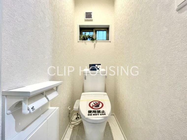 トイレ トイレには快適な温水洗浄便座付です。