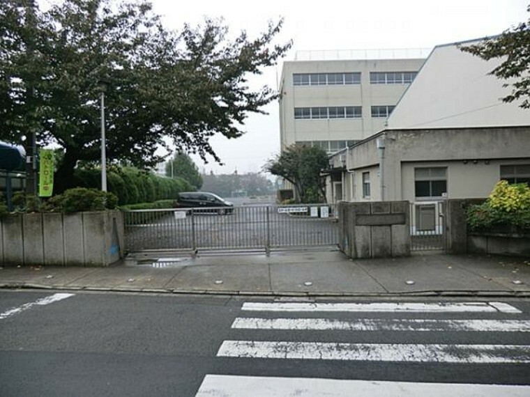 横浜市立浦島小学校まで約450m