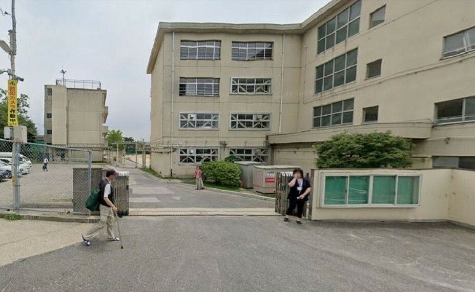 中学校 松戸市立第三中学校 徒歩6分。