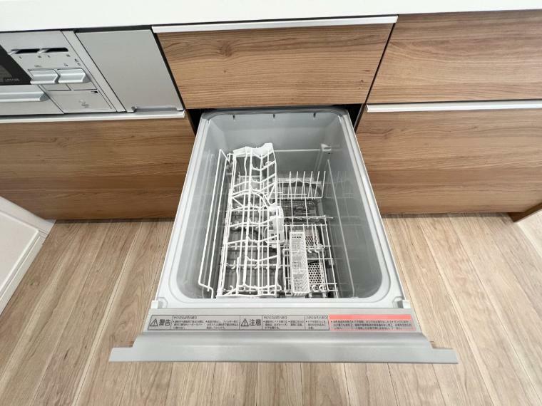 キッチンワークを軽減してくれる食洗機付きのシステムキッチン