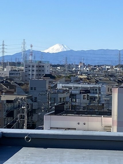 眺望 お天気の良い日には、富士山も望める、外の景色も楽しめるお住まいです。（天候による）