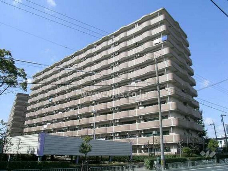 外観写真 【外観】このマンションは、阪急宝塚線「庄内」駅から、徒歩9分の場所にございます。