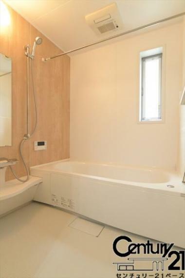 浴室 ■現地撮影写真■1坪タイプのユニットバス！足をのばしてお湯につかっていただける広いバスタブです！