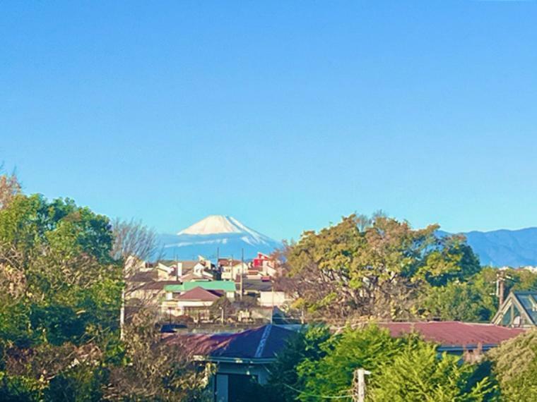 バルコニーから富士山をご覧いただけます！（天候による）