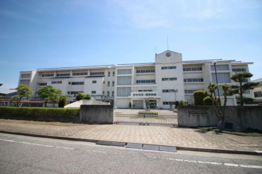 中学校 【中学校】伊勢崎市立境南中学校まで1053m