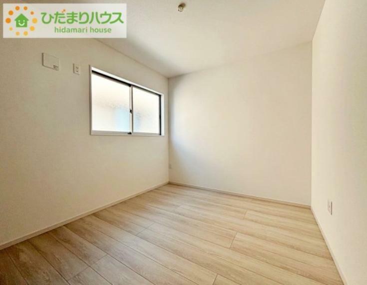 洋室 急遽お友達がお泊りに来ても、4部屋あれば安心です 彡