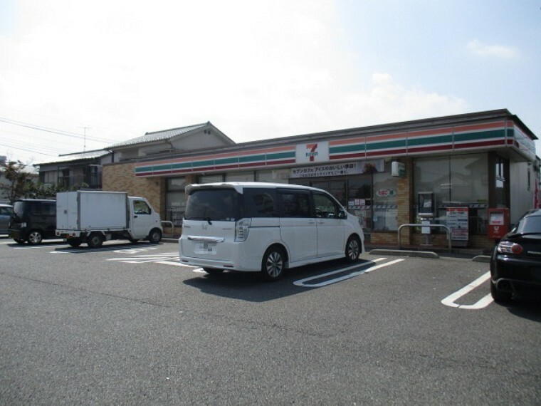 コンビニ セブンイレブン伊奈大針店