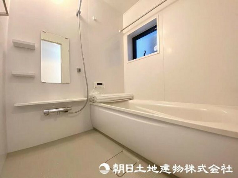 浴室 白を基調とした清潔感のあるバスルーム！