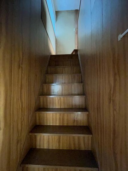 専用部・室内写真 【リフォーム中】階段は架け替えを行います。