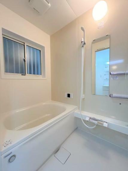浴室 【リフォーム済】ユニットバスは新品に交換。スイッチひとつで追焚き、足し湯、通話ができるお風呂リモコンを設置。快適なバスタイムを堪能してください。
