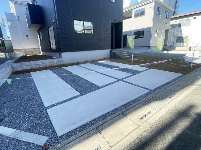 駐車場 並列2台駐車可能なゆとりのカースペース