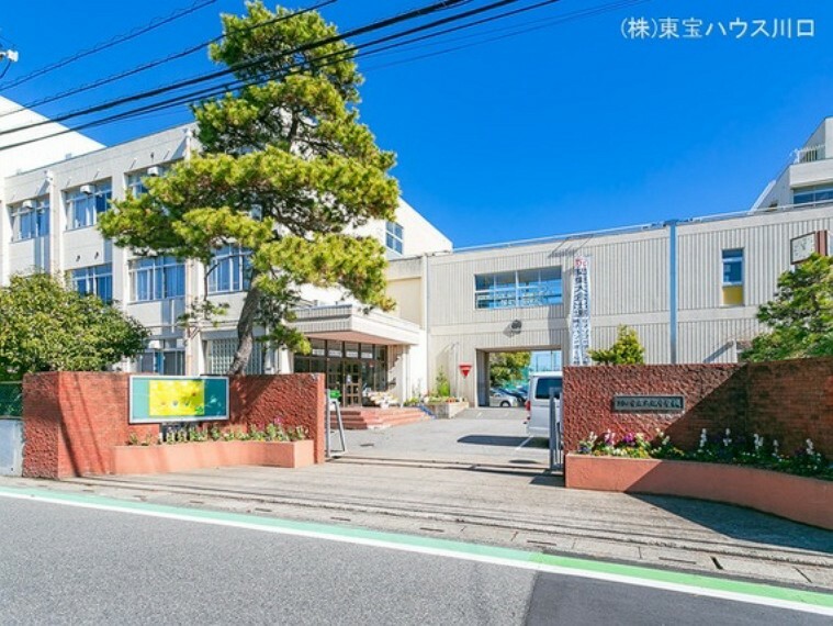 中学校 川口市立戸塚中学校 2090m