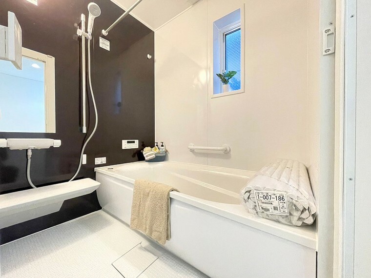 浴室 浴室乾燥機が標準装備で、湿気やカビを抑えて掃除の負担も軽減