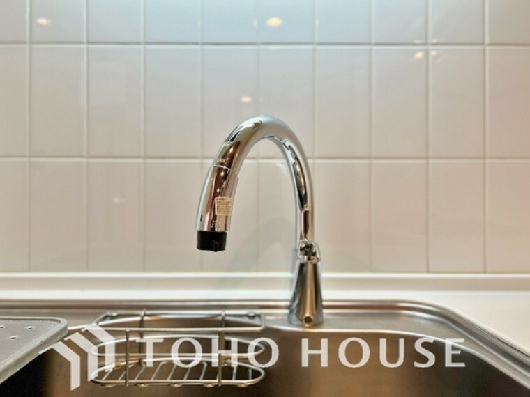 収納 浄水器ボタンひとつで浄水と原水に切り替えられる浄水器一体型水洗を使用。