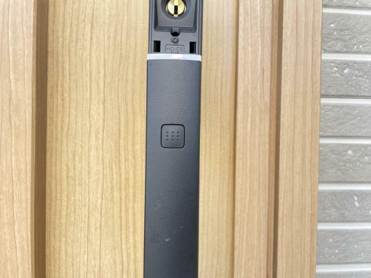 玄関 スマホアプリで施解錠可能なピタットキー搭載の玄関扉