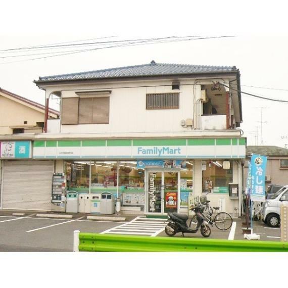 コンビニ ファミリーマート西東京泉町店