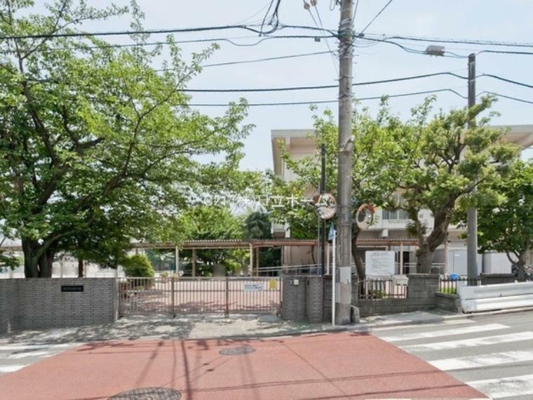 小学校 横浜市立白幡小学校 学校教育目標:心身ともに健康で、豊かな心情をもち、自分の言葉で語る実践力のあるたくましい子どもを育成します