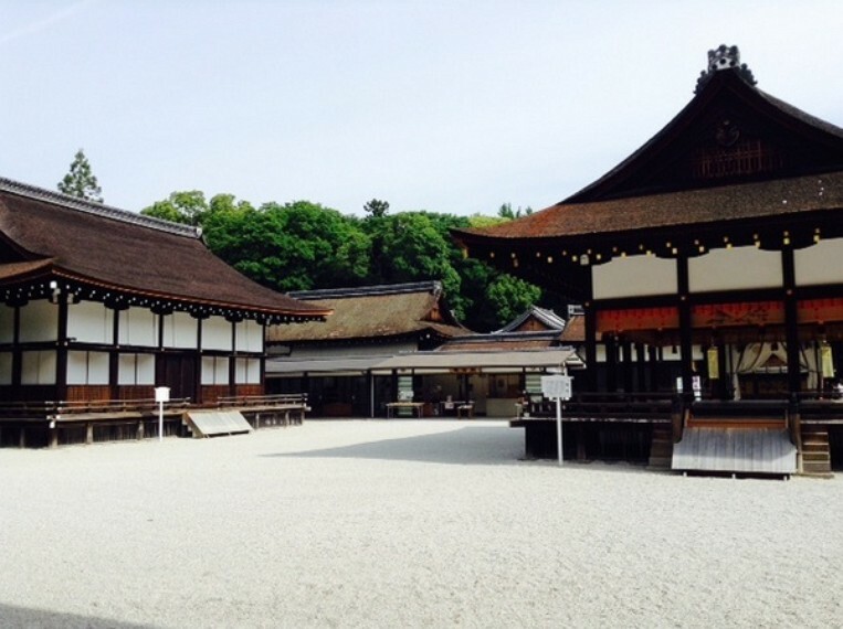 世界遺産　下鴨神社 流鏑馬・御手洗祭などの行事、手作り市や古本市なども開催されます。