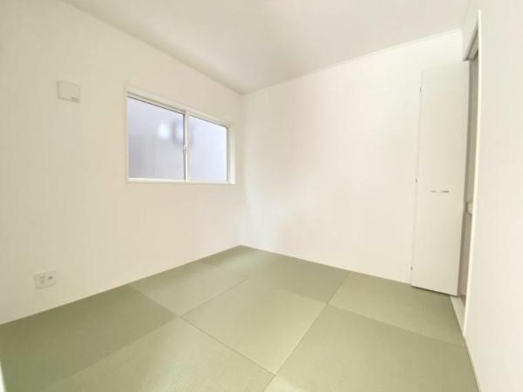 和室 縁なしのデザイン畳は和室を現代風且つすっきりした印象に。
