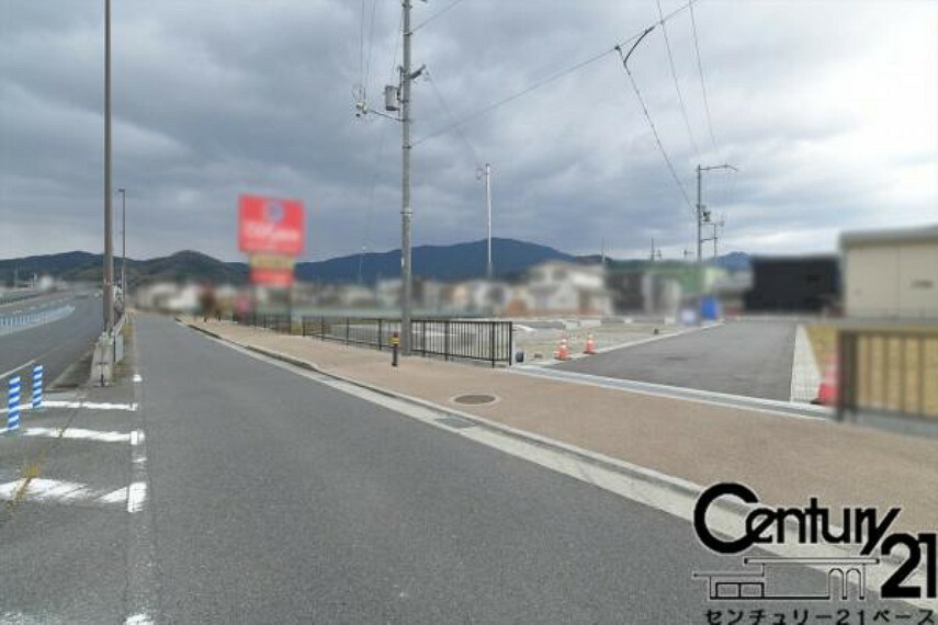 現況写真 ■現地撮影写真■前面道路6m以上と広々快適な広さです！