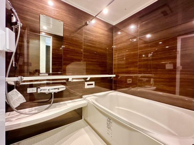 浴室 1418タイプの浴室。雨の日の選択も浴室乾燥機があるので安心です。