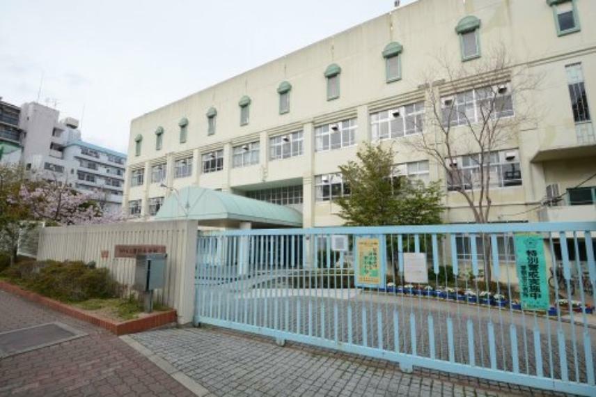 小学校 【小学校】神戸市立稗田小学校まで691m