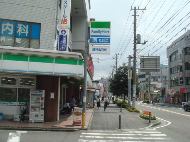 コンビニ 【コンビニエンスストア】ファミリーマート 東戸塚駅東口店まで257m