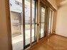 居間・リビング リビングの窓は防音や結露対策にも嬉しい二重窓仕様。