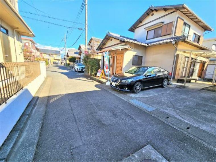 【前面道路】約4.0mの富士市管理道路に接しています。住宅街の生活道路のため、交通量が少なく安心です。